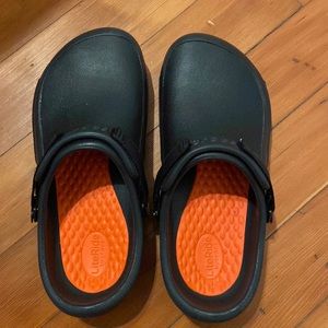 Crocs Mens 8, Womens 10